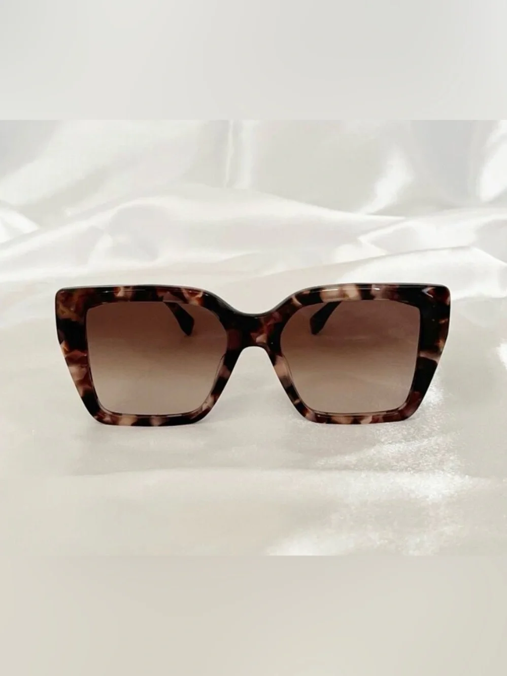 FENDI FF Diamonds FE40161I Sunglasses Tortoise Frame Brown Gradient Lenses